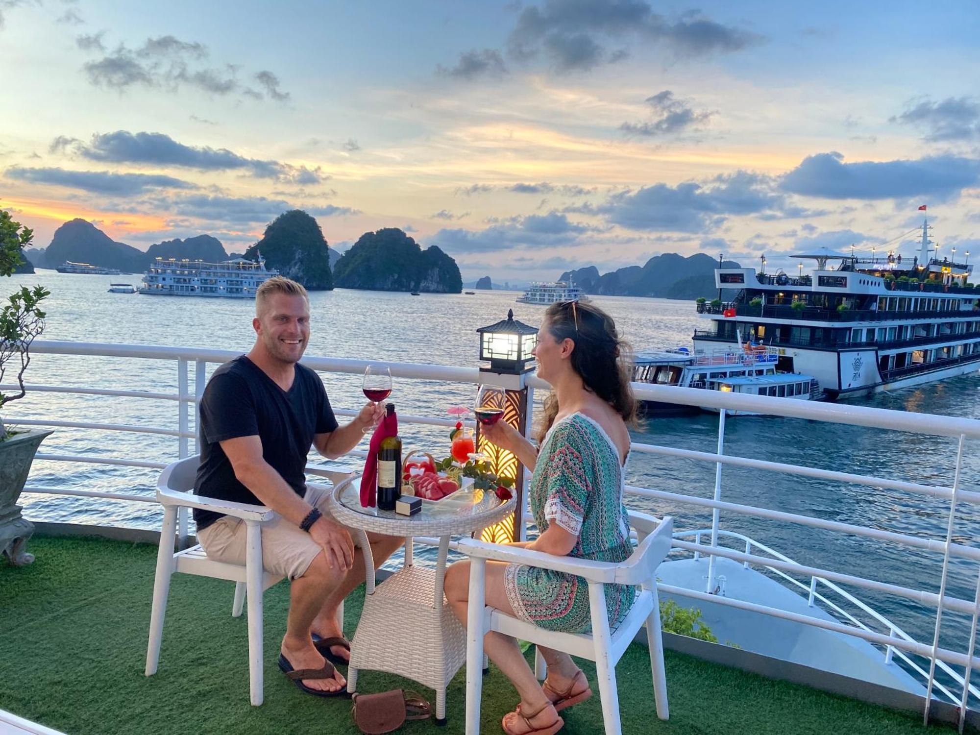 Halong Sapphire Cruises Hotel Ha Long Exterior foto